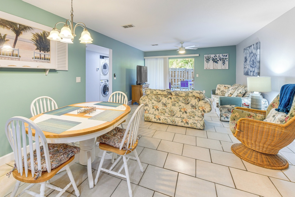 4 Mi to Siesta Key Beach: Condo w/ Pool Access