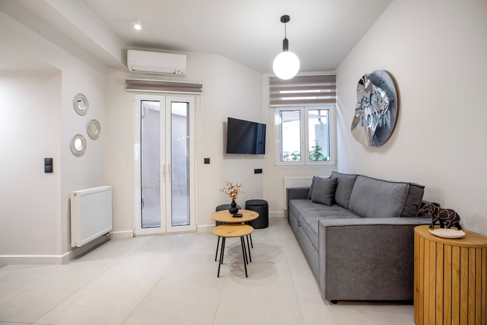 Plaka Clio Apartment by A&A Residencies