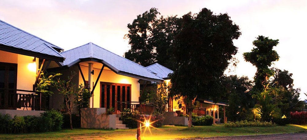 Hotel Saphli Villa Beach Resort - Image 1