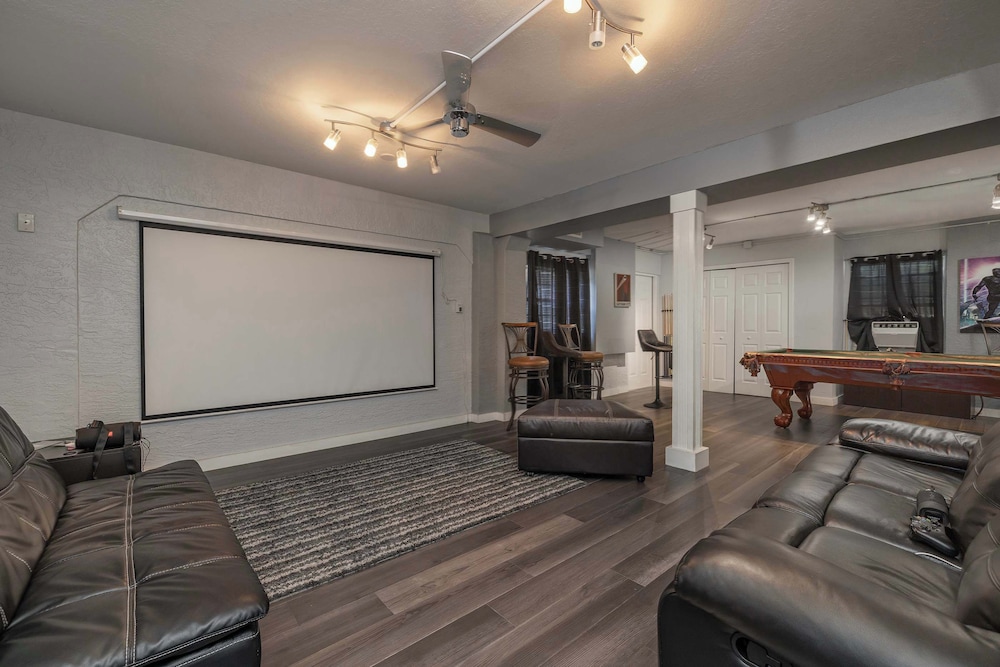 4B Waterfront Game Room Pool Hot Tub Dock