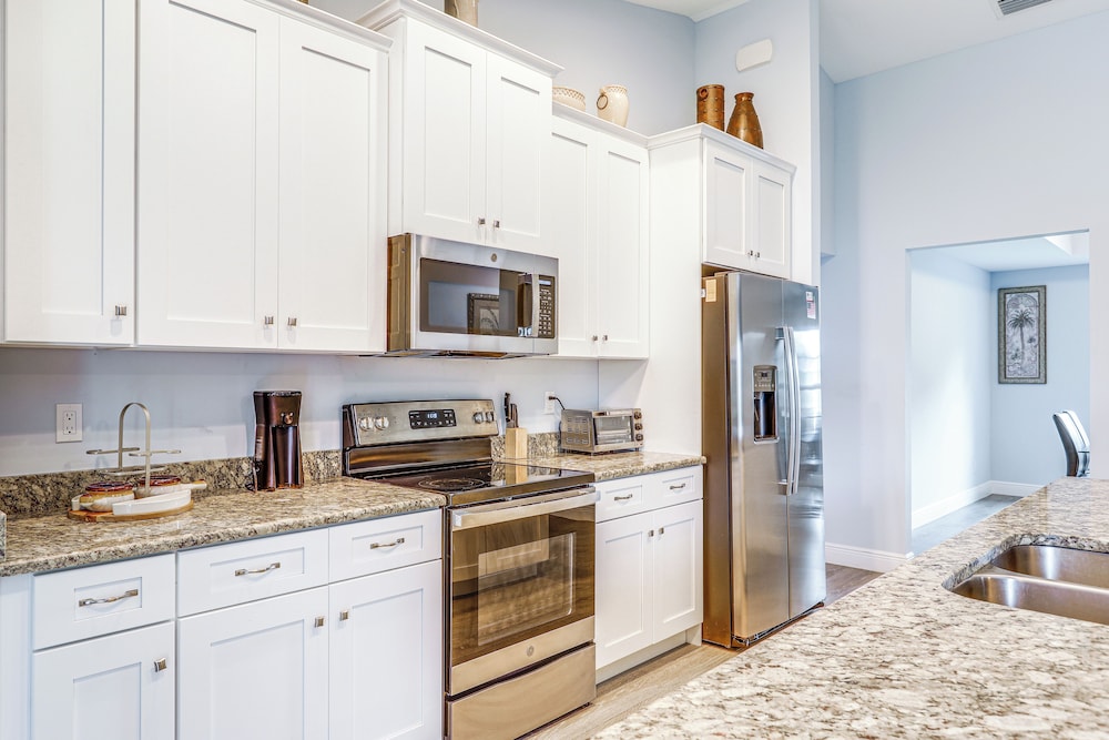 4 Mi to Clover Park: Home w/ Yard in Port St Lucie
