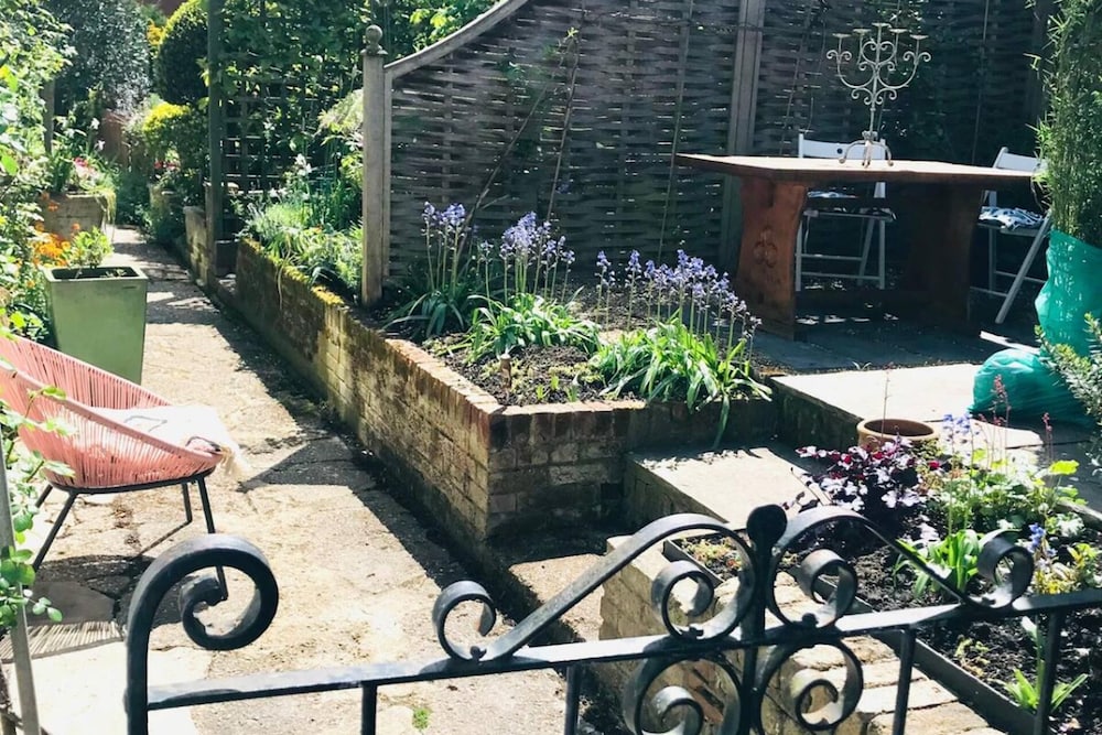 Mews Cottage off Marlborough High Street