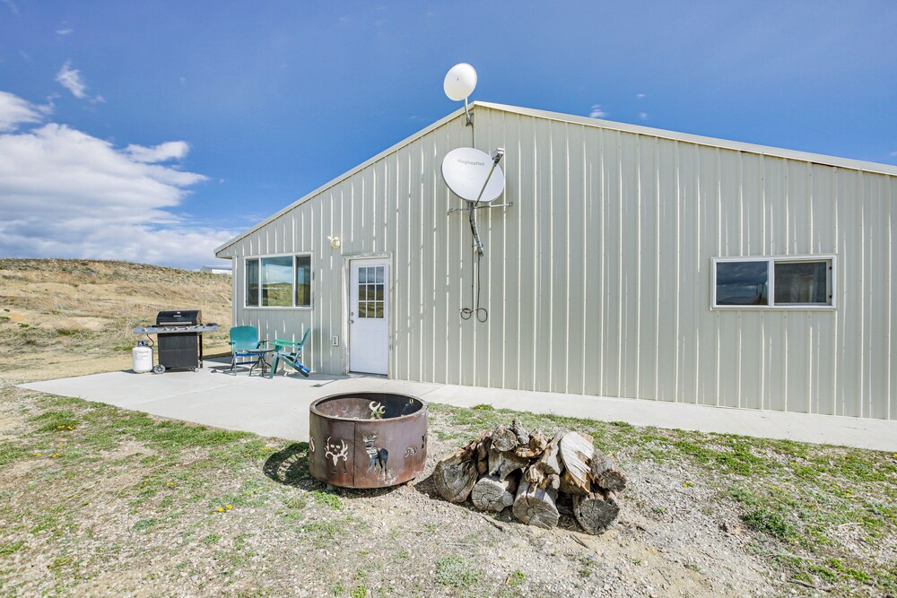 2 Mi to Dtwn Buffalo: Mtn-view Retreat w/ Patio! view 5