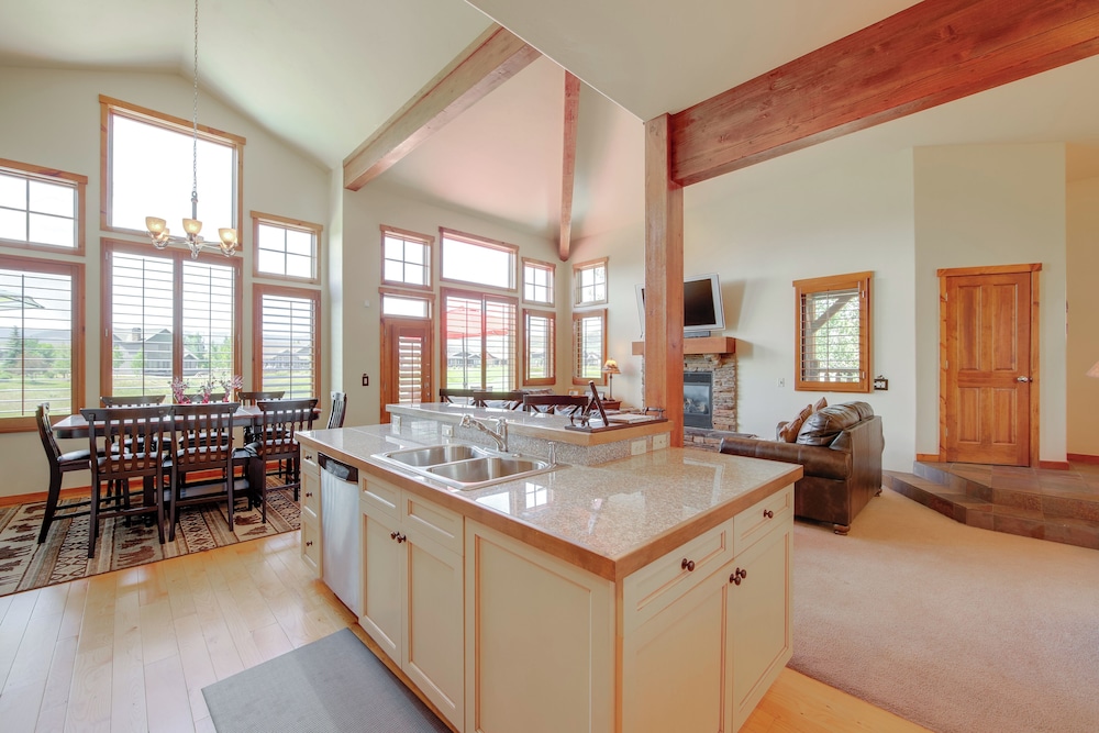 Grand Elk Golf Club On-site: Mtn-view Home w/ Deck