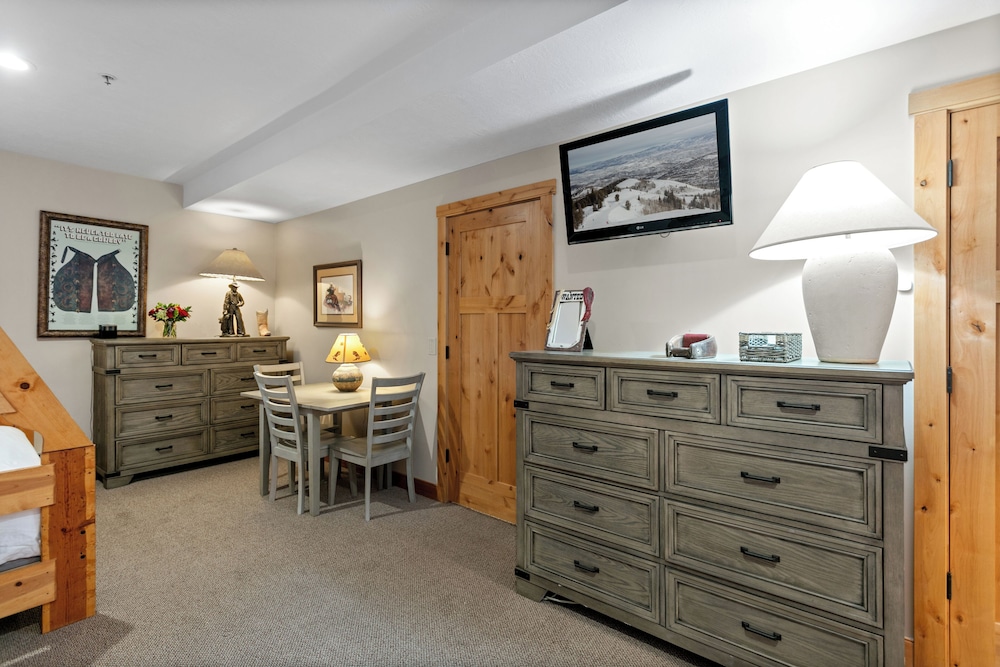 Queen Esther at Deer Valley Resort - Four Bedroom Condo with Hot Tub #2447 4 Condo