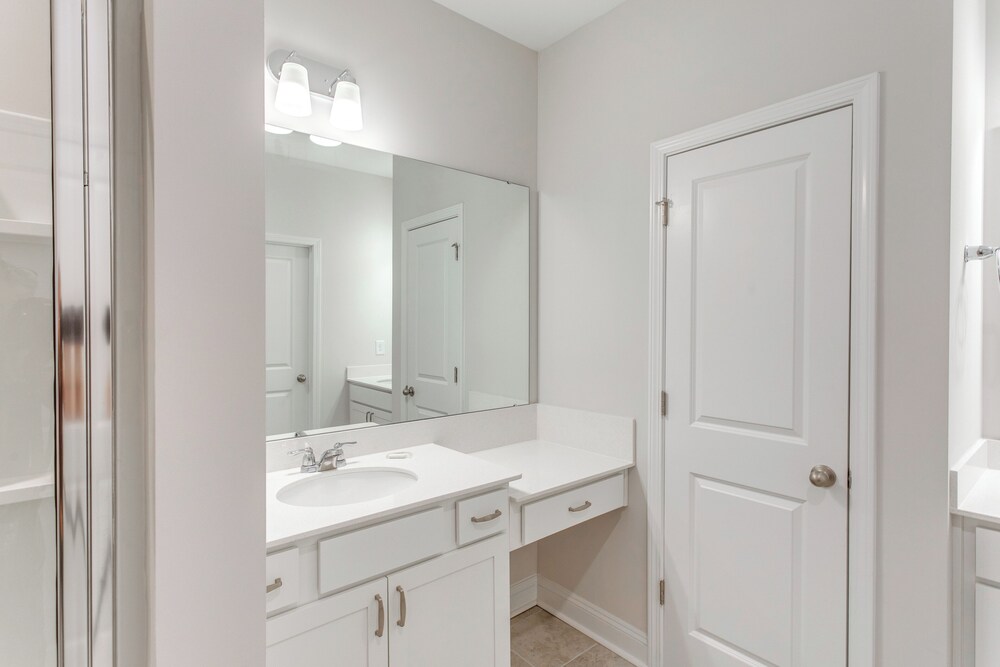 4 Mi to Beaches: Sleek Retreat in Ocean Isle Beach