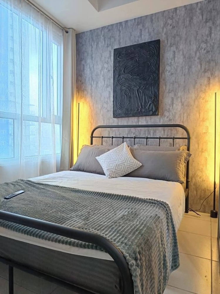 Relax in Style With Fast Wifi & Netflix