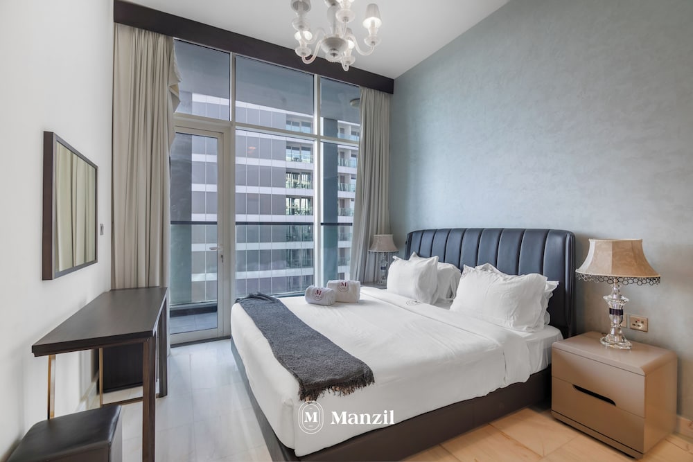 Manzil - Luxury 2BR w Pool and Burj View