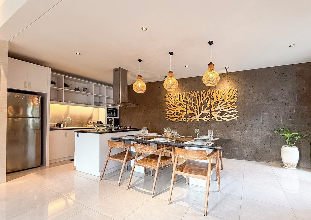 Villa St Calyx by DVH Luxe Retreats 3BR