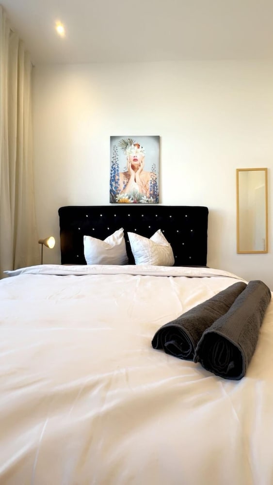 Cozy 3BR Apt Near Kaufpark Alterlaa