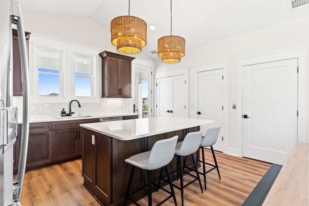 1040 Break / 1040 Ocean Blvd West 4 Bedroom Home by RedAwning