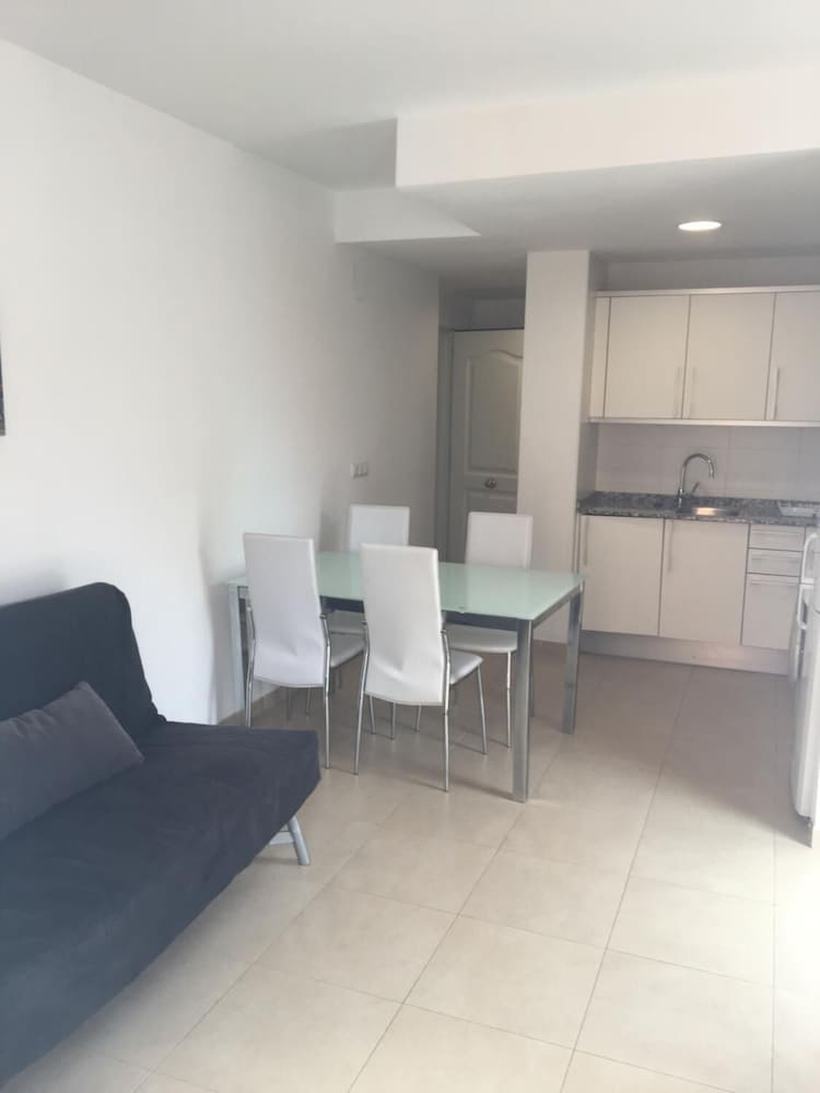 Agora Apartamentos La Volta