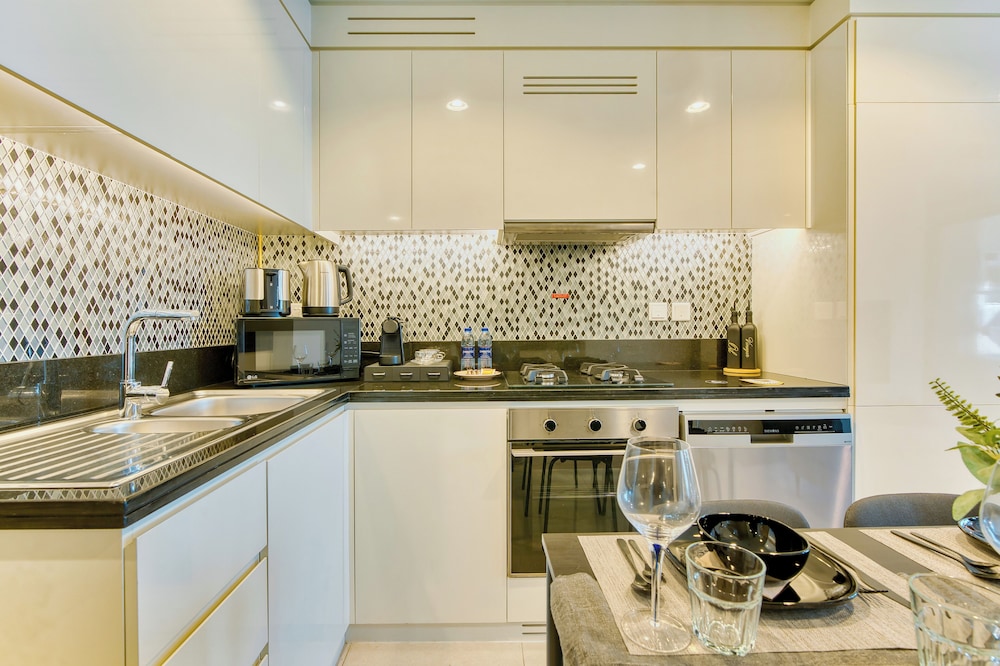 PVH - Contemporary 2BR - Aykon Tower C