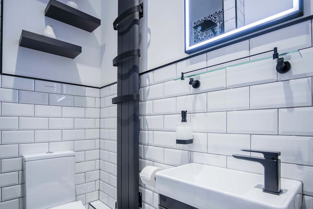 Overland Road 4 Bed House Mumbles
