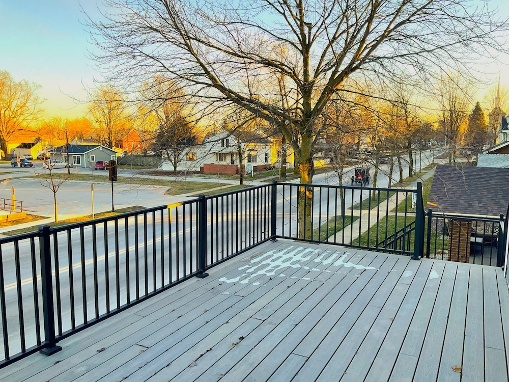 The Loft 3BR Apartment with Scenic Deck
