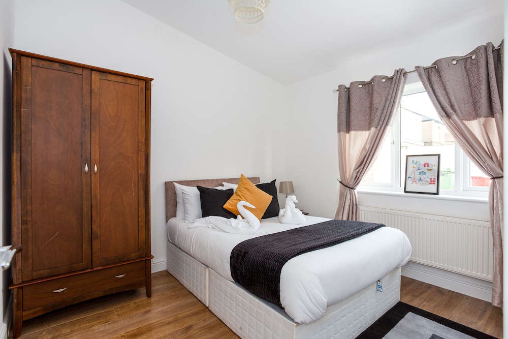 Preston Mews Flat 1 view 4
