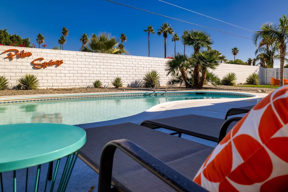 Retro Desert Retreat - Ideal Palm Springs