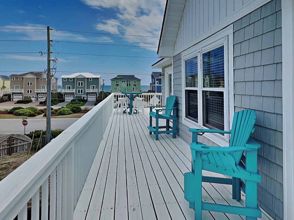 Salty Seahorse by Topsail Realty
