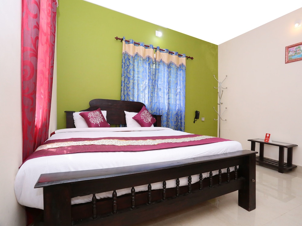 OYO 10421 La Flora Resorts