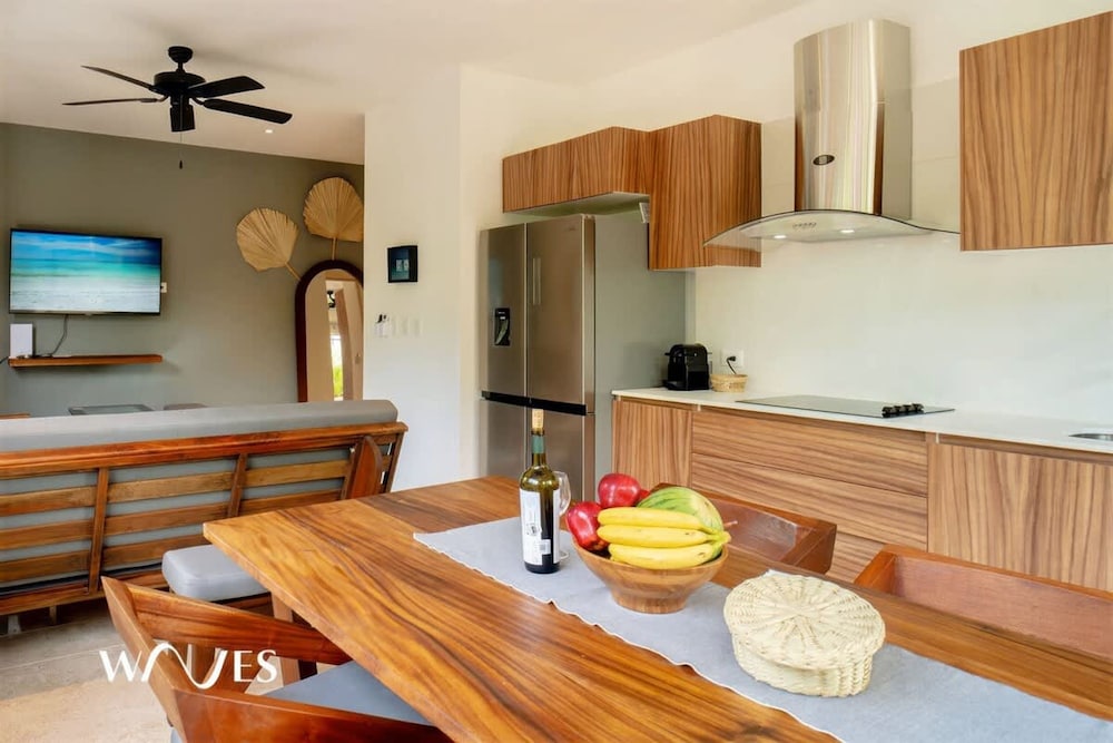 Prime Location 2 BR Apartment With Natural Ligthed LX Amenities by Waves Management