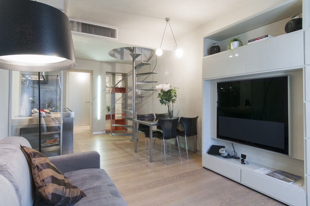 Milan Royal Suites & Luxury Apartments