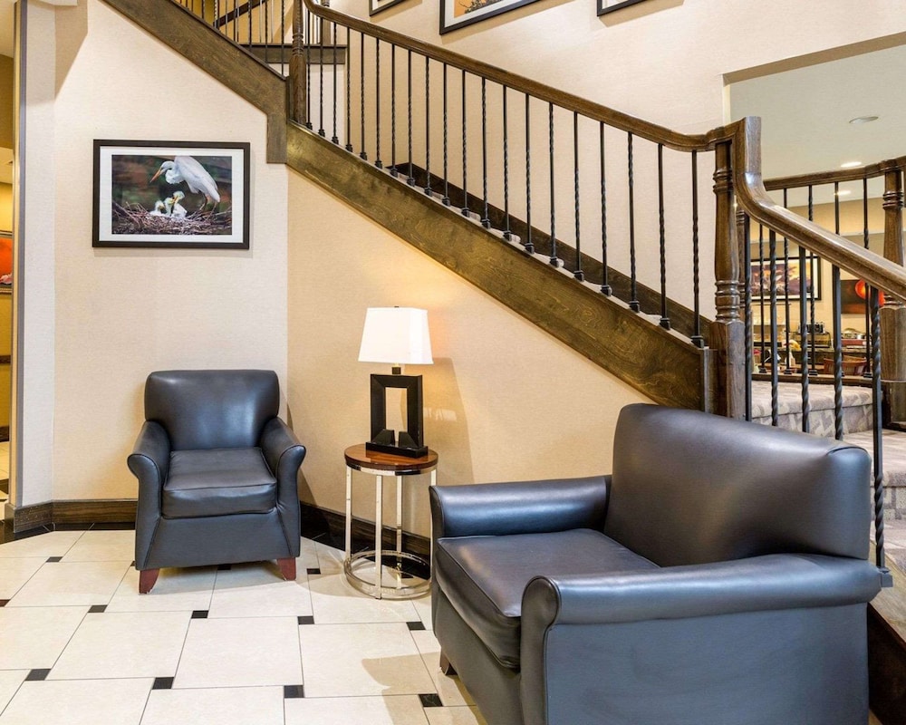 Comfort Inn & Suites Winnie view 2