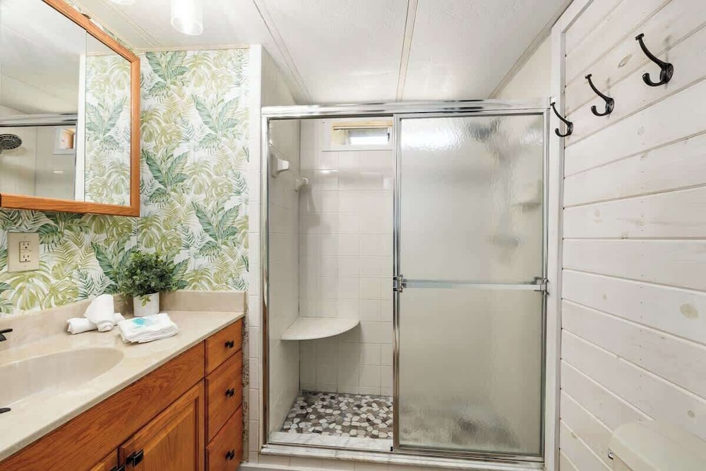 3 Bedroom, Comfy Home Dade City, Gated Community
