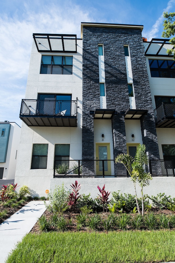 Modern 3 Bed Smarthome in Heart of Tampa