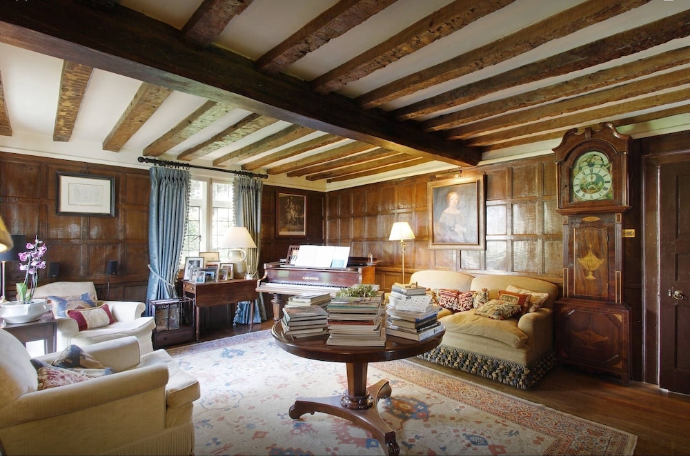 Harlington Manor