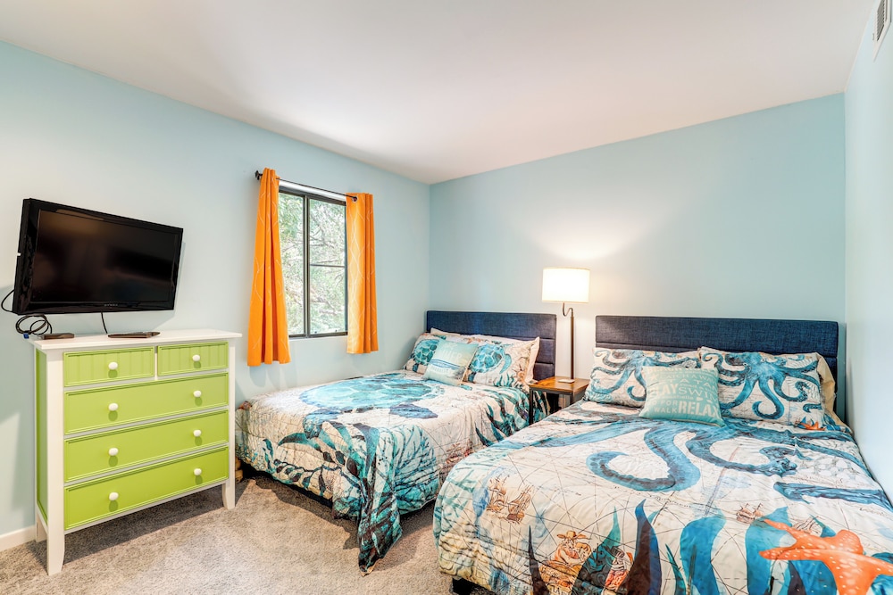 Steps to Shore + Pool Access: Myrtle Beach Condo