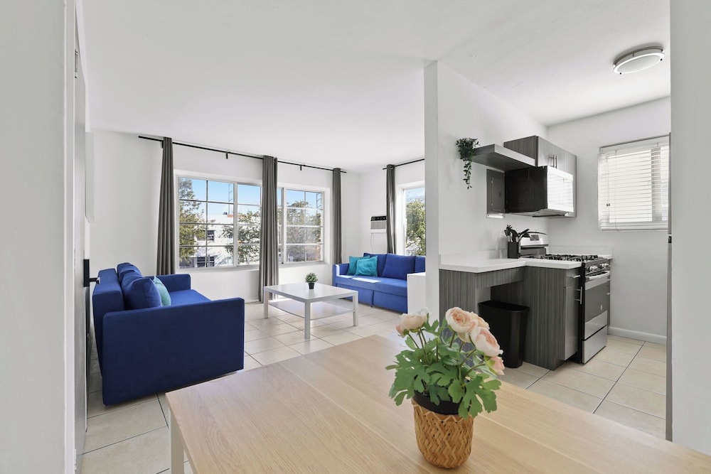 Harding Avenue Apartments by Andes STR