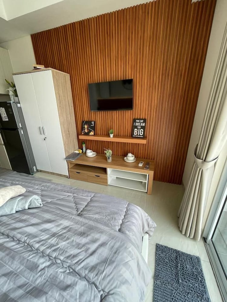 Green Sedayu Apartment by Emily