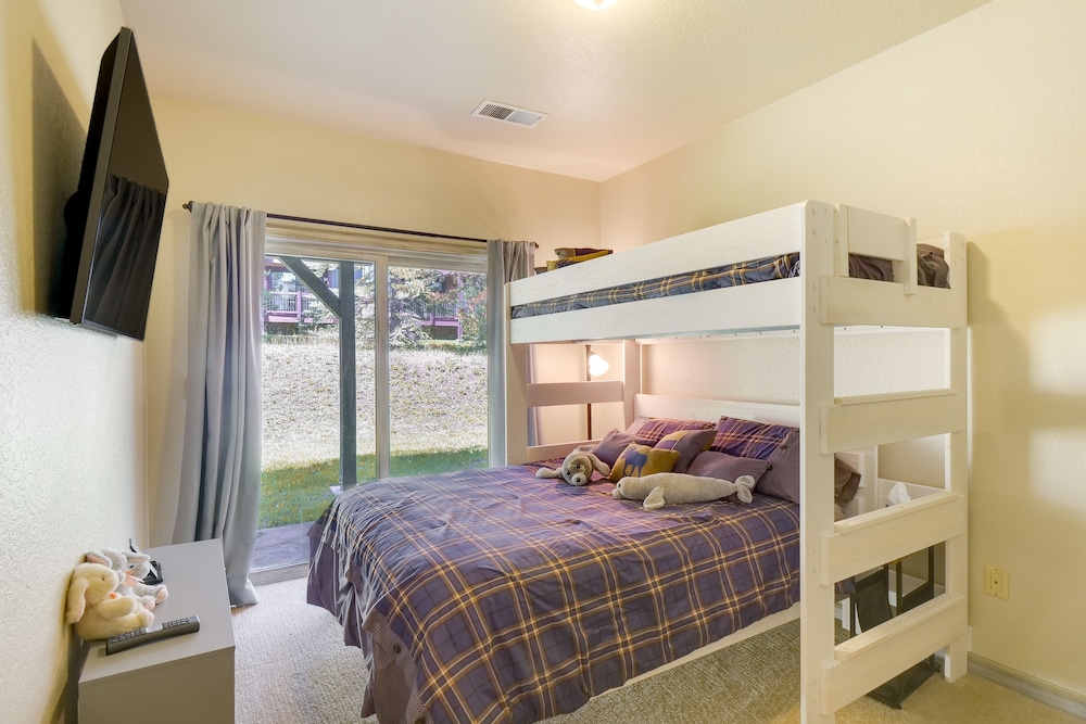 Breck Hideaway: Private Hot Tub, Fireplace & Deck view 4