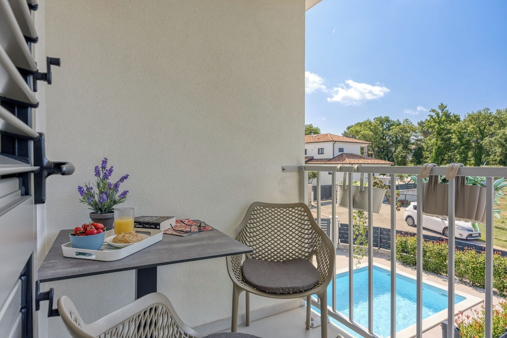 Villa Aria With Pool and Whirlpool
