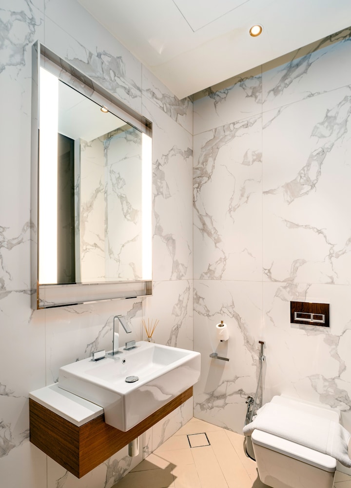 Posh 2 BR in Address Opera Mall Access