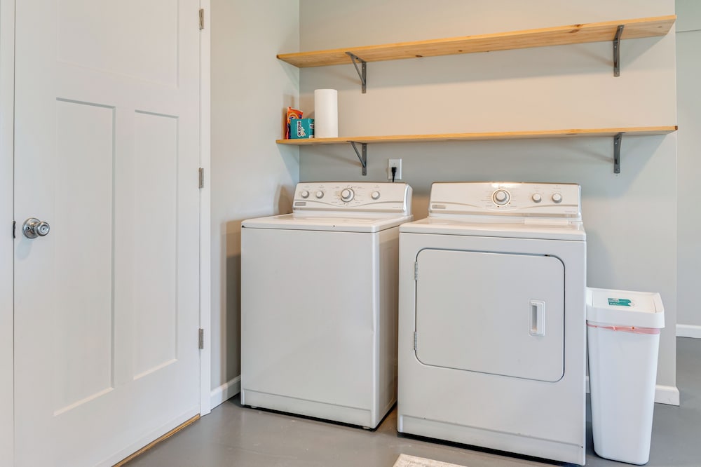Pet-friendly Countryside Retreat in Whiteland!