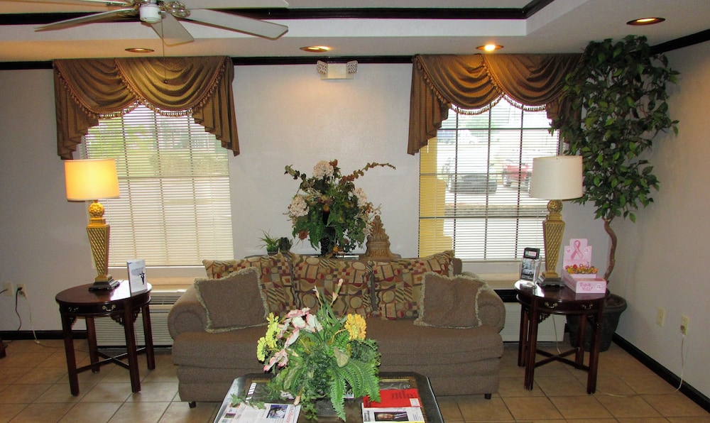 Days Inn Suites by Wyndham Fort Valley - Property Image 10