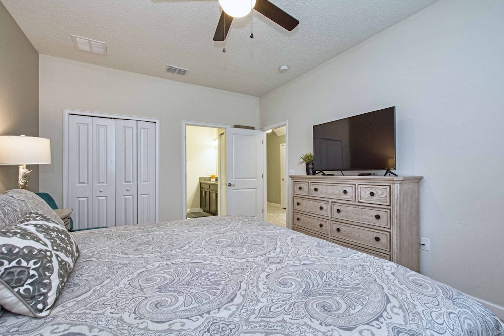 Beautiful Home With Private Pool in Champions Gate