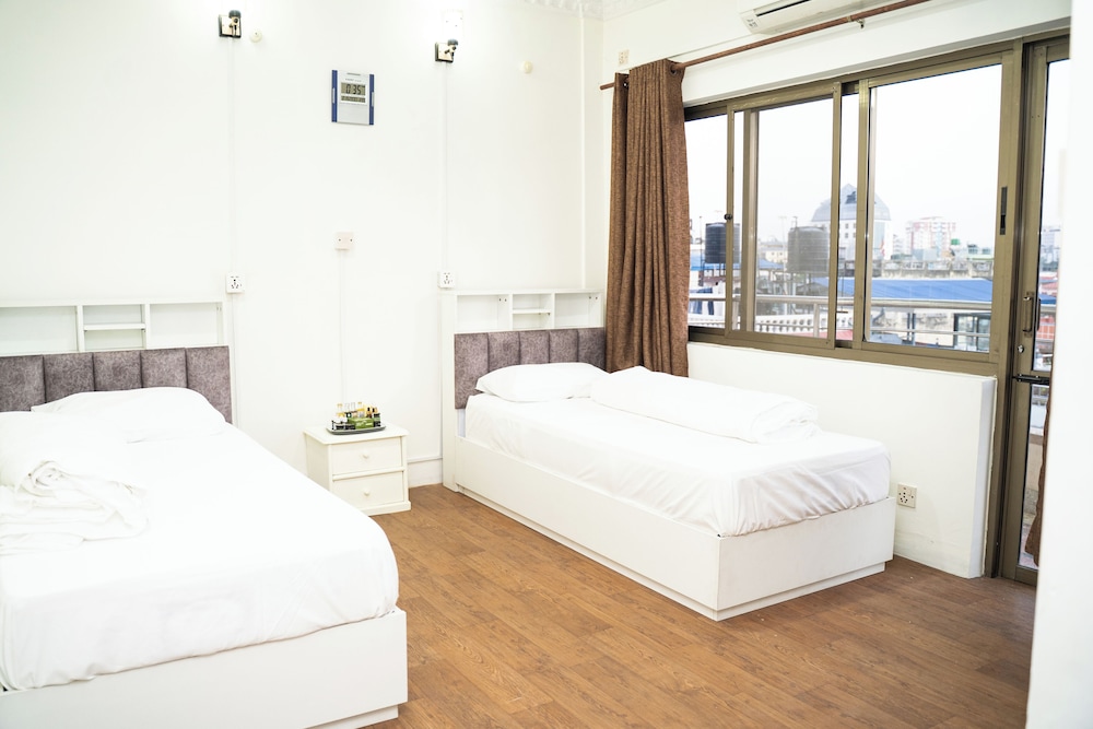 Aarya Wellness & Hostel