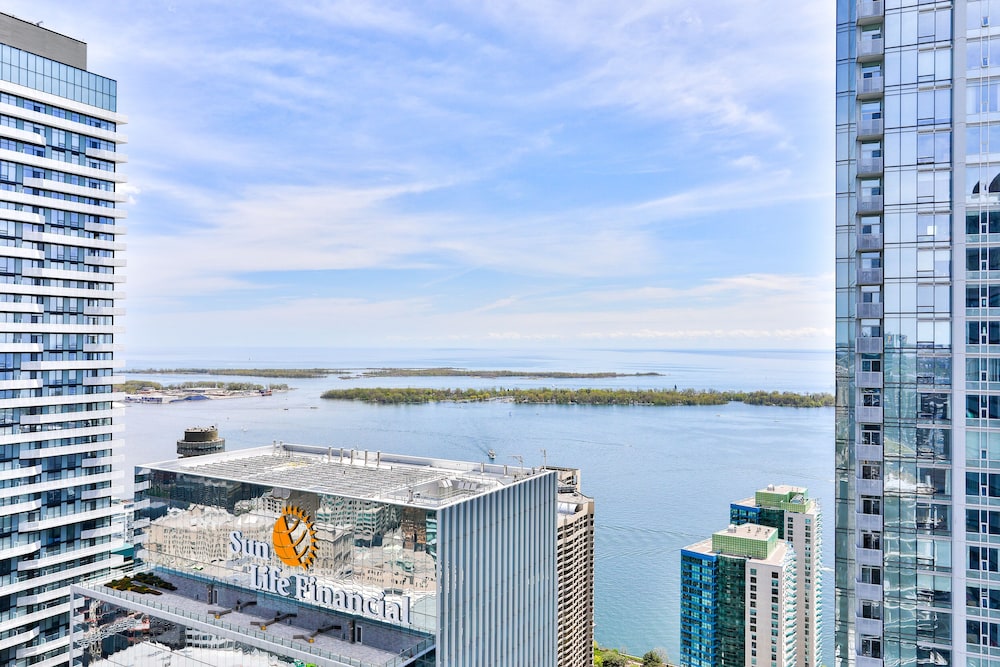 Exquisite 55th Floor 2 Bed 2 Bath Parking