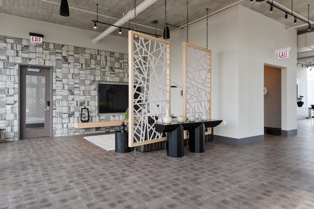 West Loop High-end 2BR Walkable City Views