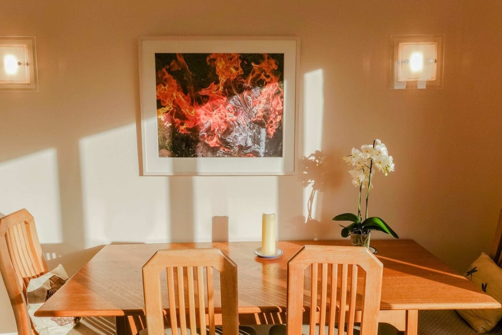 Sophisticated Edinburgh Apartment in City Centre