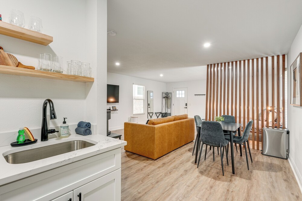 Stylish Lakeland Studio w/ Workspace
