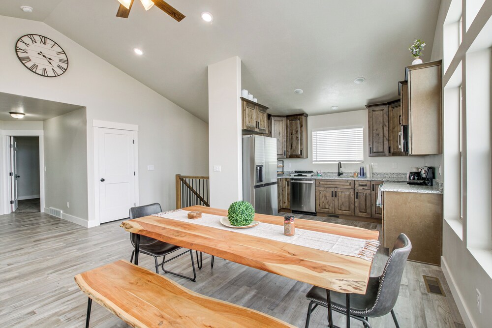 2 Mi to Bear Lake: Mtn-view Gem in Garden City