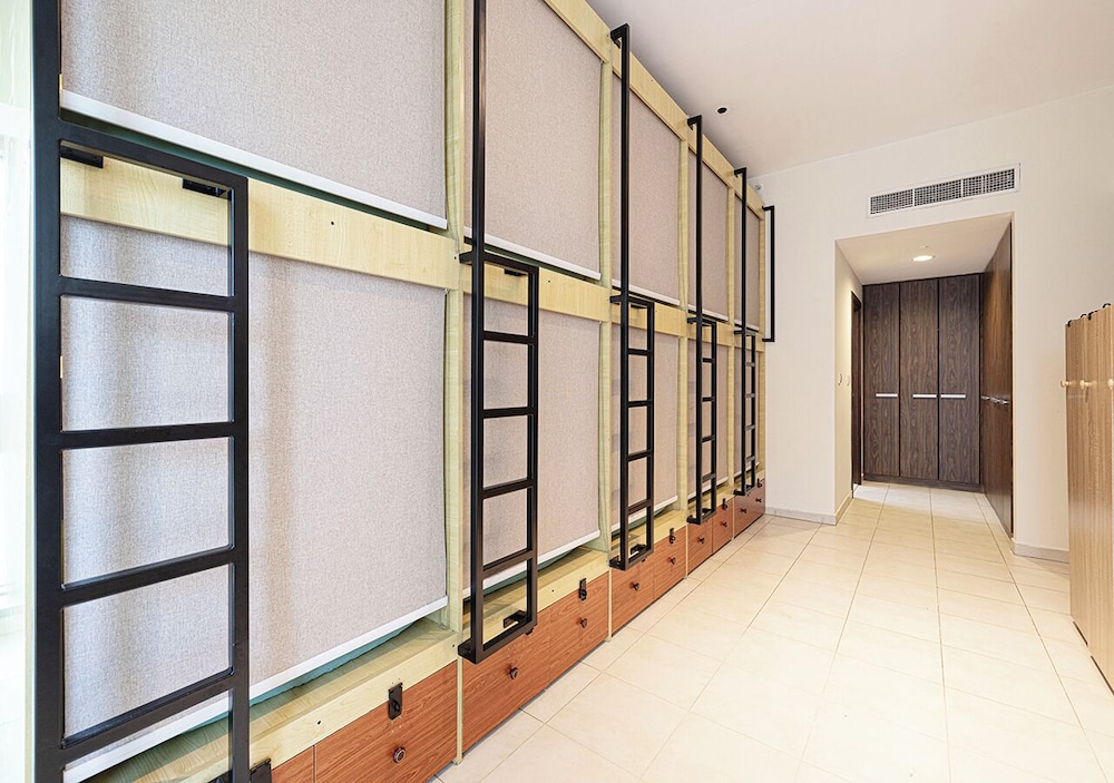 Next'House - Business Boulevard Hostel