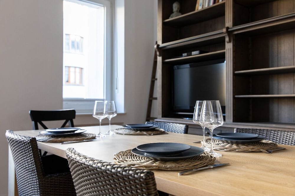 Classic Chic Flat 100m2 in City Center