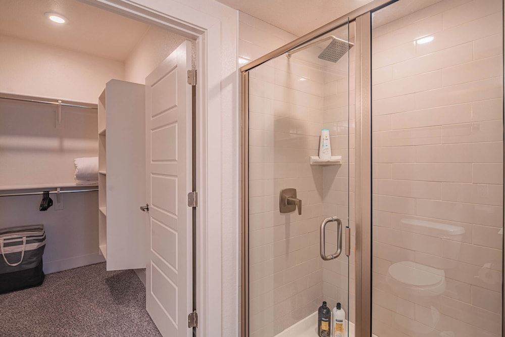 ROVE LIVING/KB - Scottsdale Grand