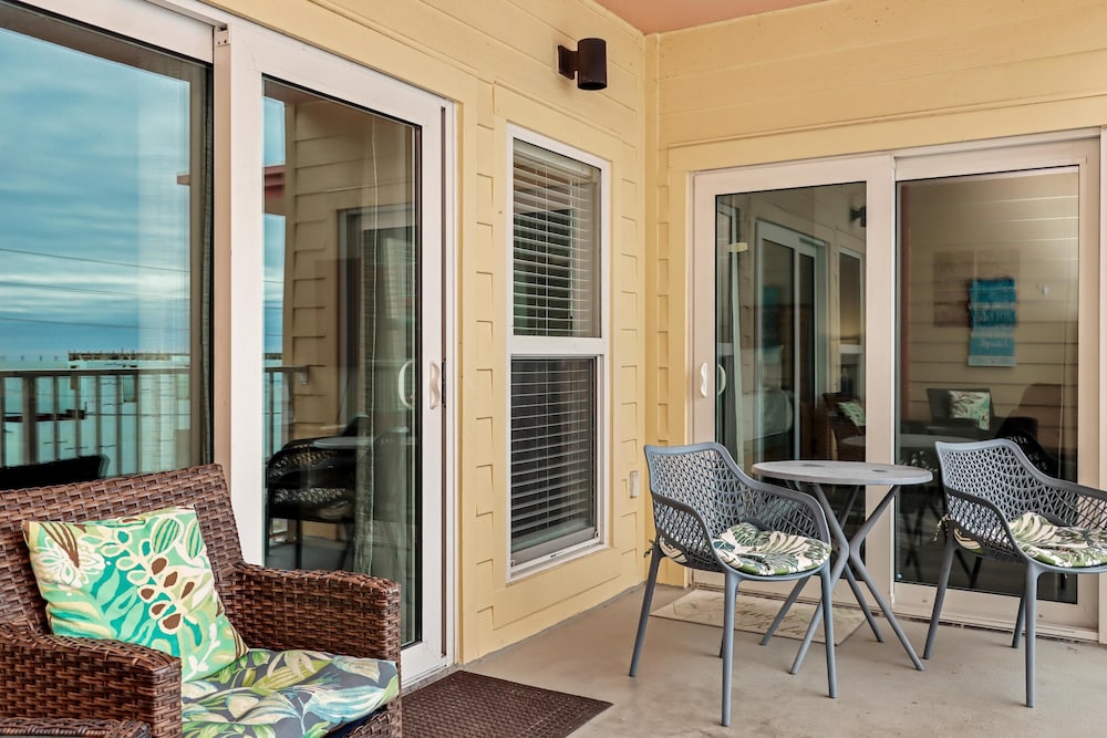 Paradise Shores 305