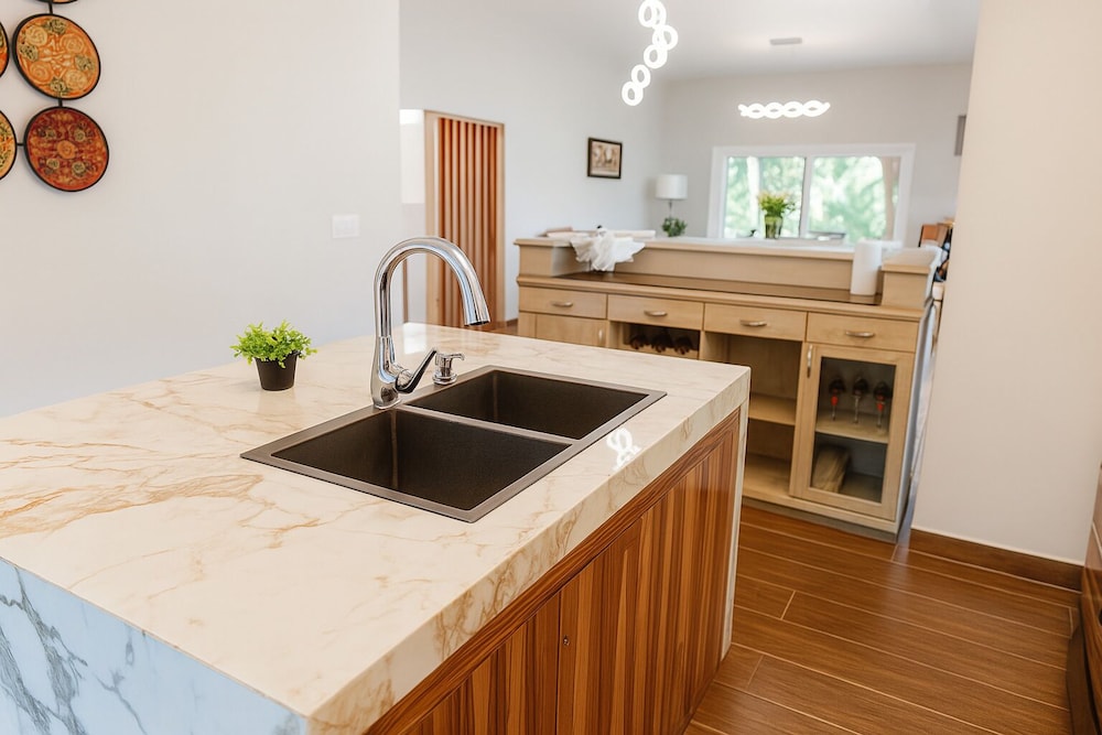 Casa Luminiere- Keyhole Bay #5 3 Bedroom Home
