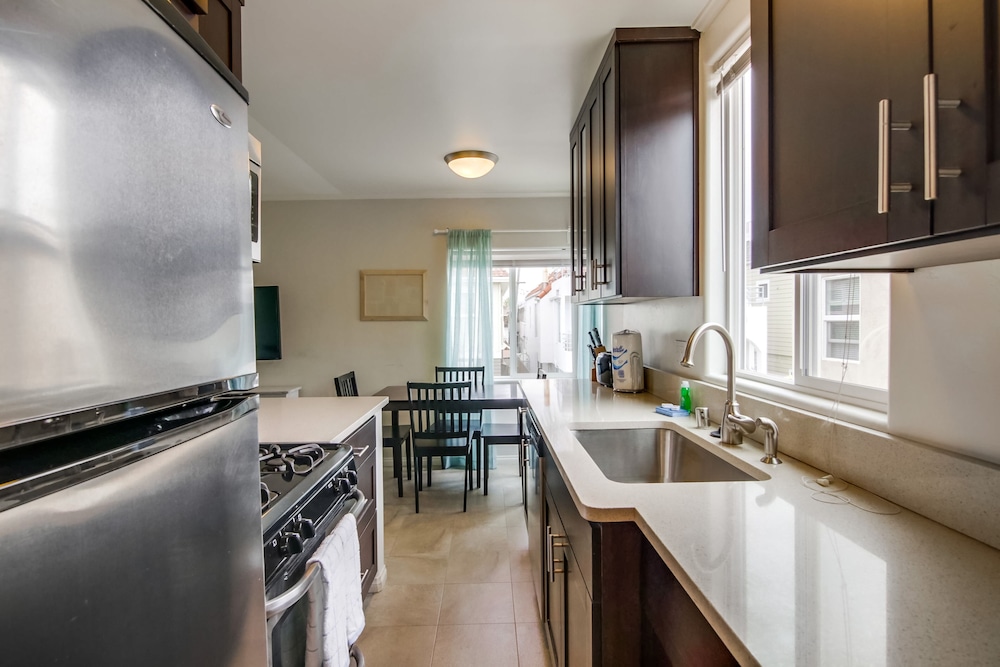 Manhattan Shores 1B